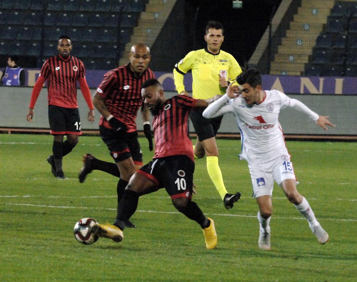 LİDER CEPTEN YİYOR