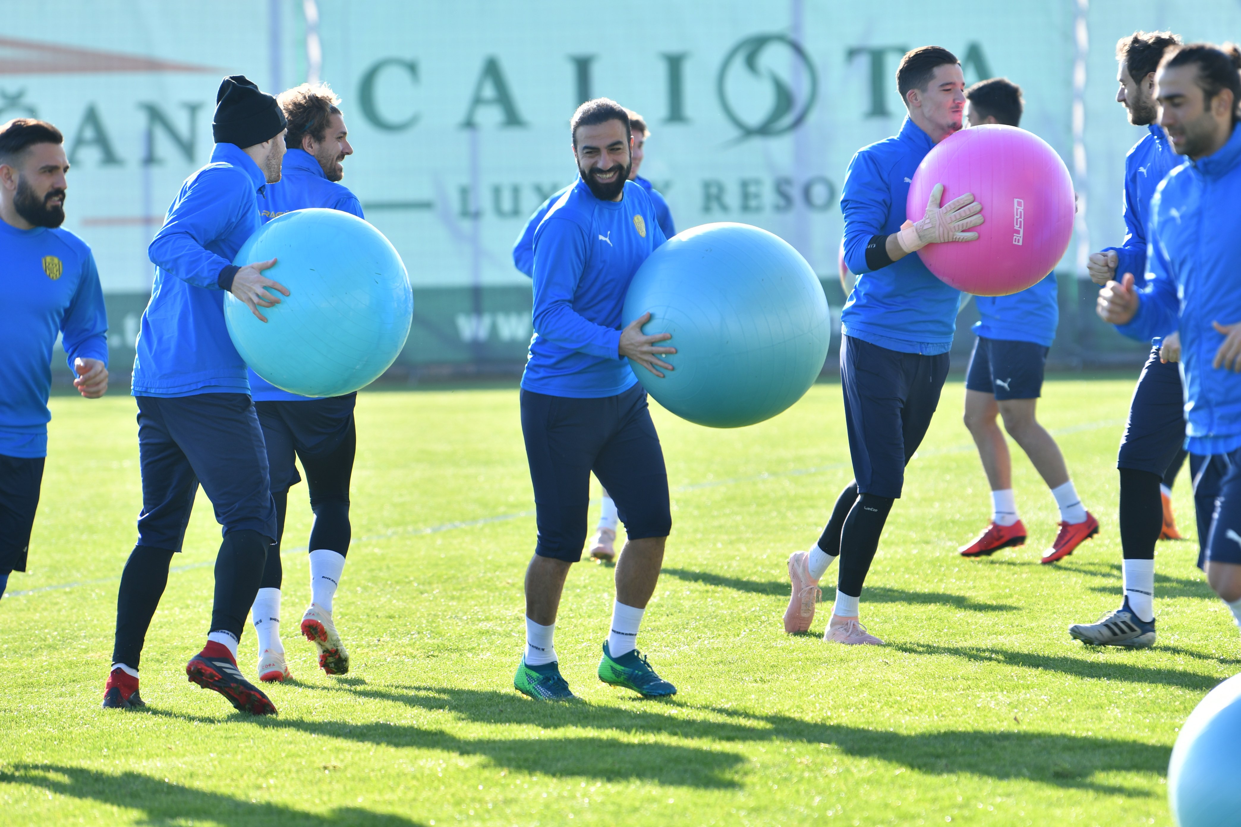 GÜÇLÜLER GÜNEY’E İNDİ