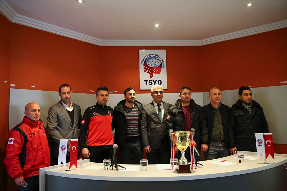 BEŞTEPE’DE İLHAN AĞABEY FUTBOL ŞÖLENİ