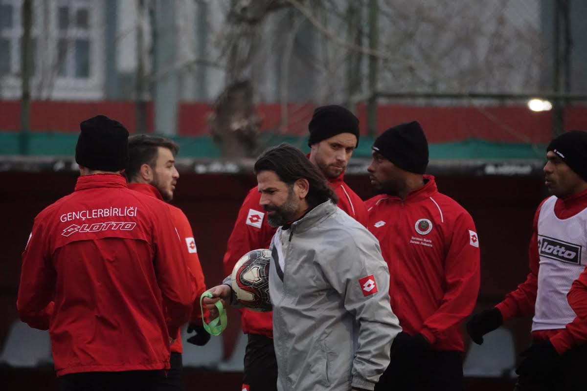 ÜZÜLMEZ İŞBAŞINDA