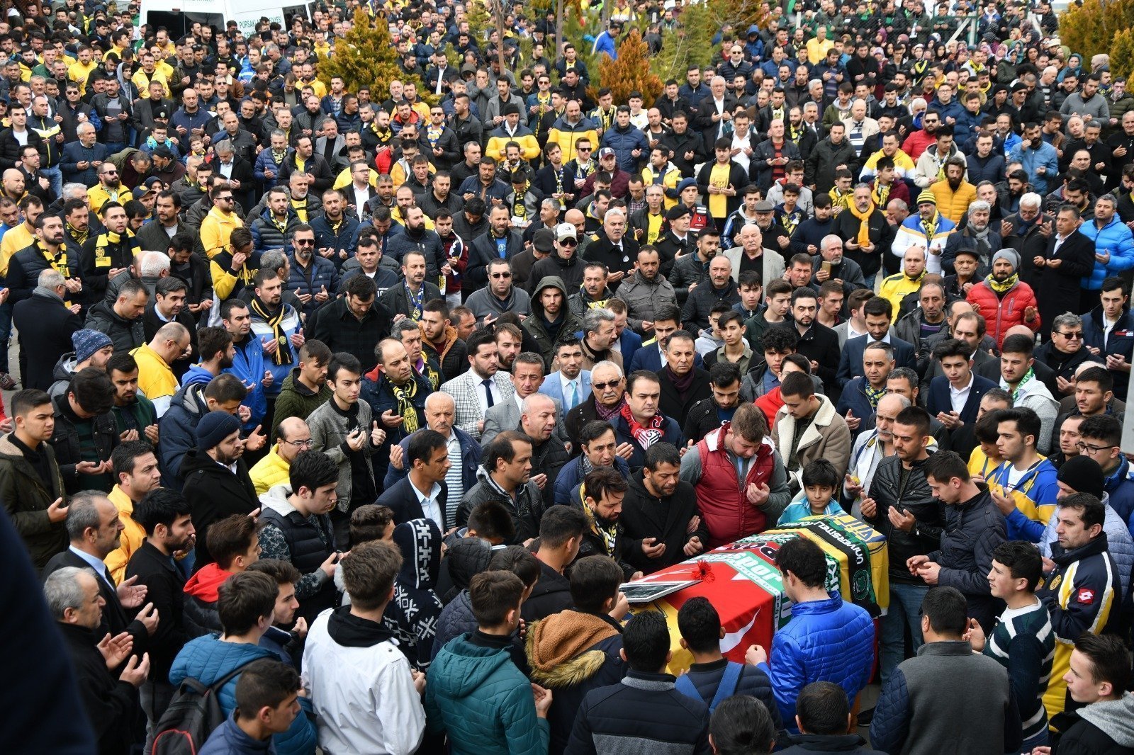 GÖZYAŞLARI SEL OLDU