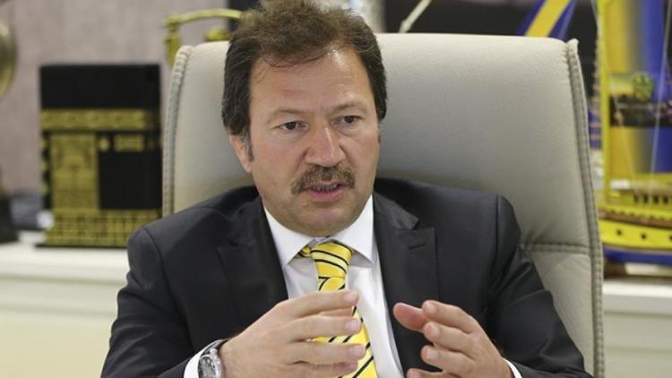 ŞAPKA DÜŞTÜ KEL GÖRÜLDÜ