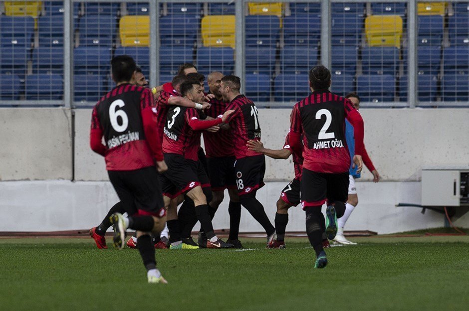 GENÇLER KOLTUĞU KAPTI