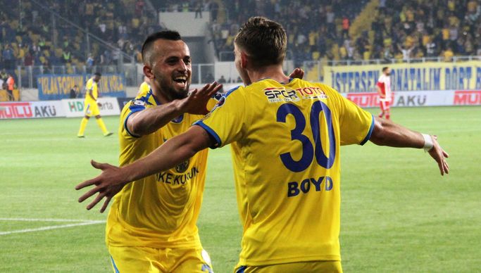 GÜÇLÜLER ŞOV YAPTI