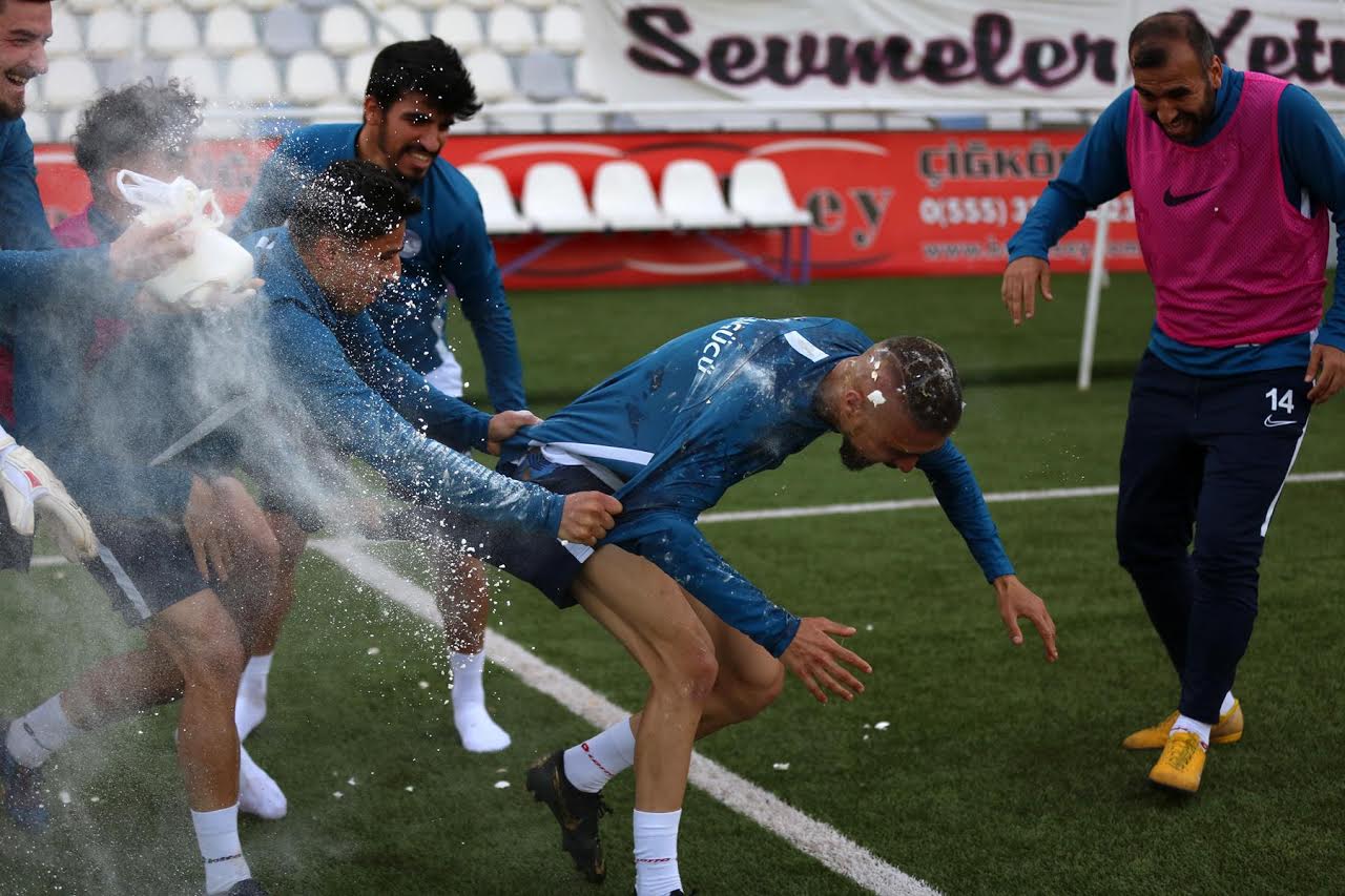 SÜRPRİZ DOĞUM GÜNÜ KUTLAMALARI