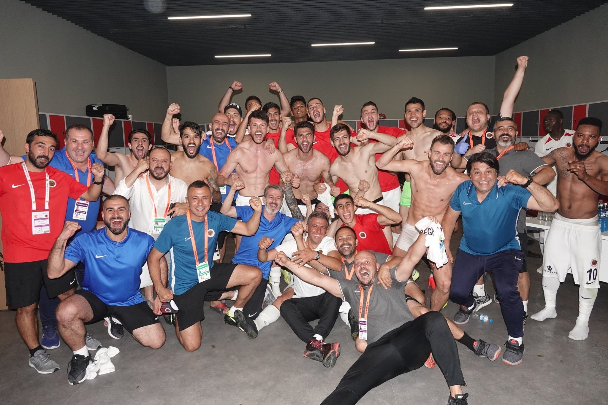 GENÇLER  DERİN BİR NEFES ALDI