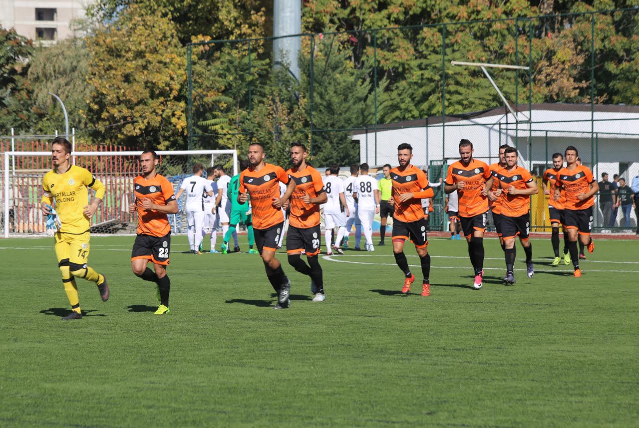 ETİMESGUT’DA 9 FUTBOLCU İLE YOLLAR AYRILDI