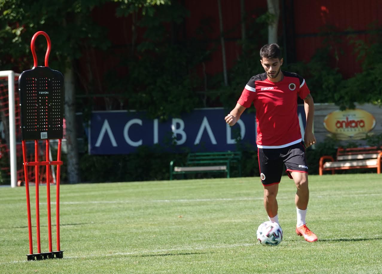 İLKER, “GOLLERİMLE ASİTLERİMLE KATKI SUNACAĞIM “DEDİ