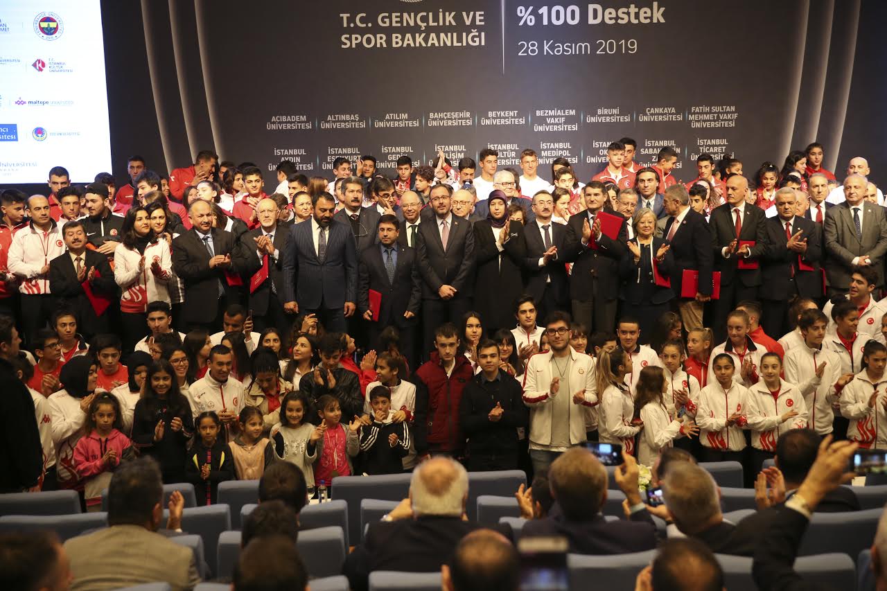 BAKAN KASAPOĞLU’NDAN MİLLİ SPORCULARA ÖNEMLİ HATIRLATMA