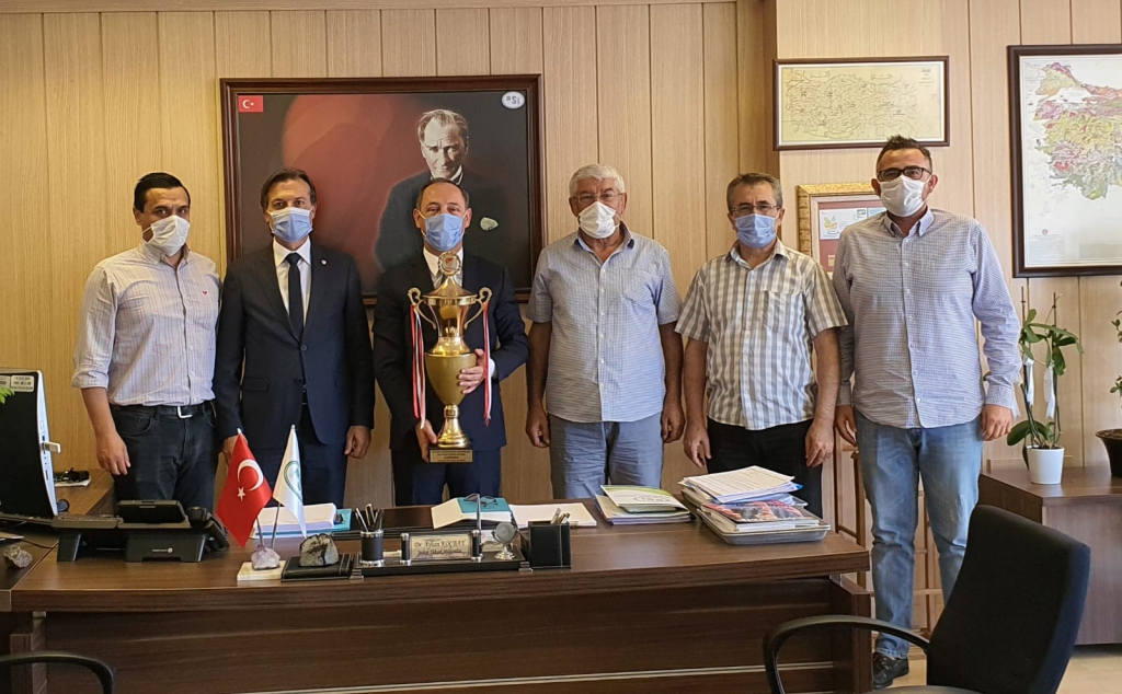 ŞAMPİYONLAR KUPALARINI ALDILAR