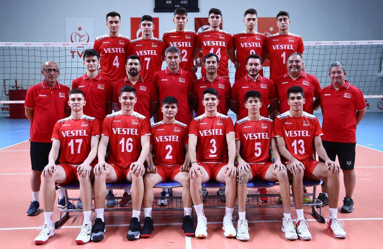 ÜMİT MİLLİLER SAHNE ALIYOR