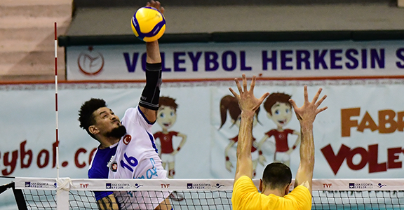 DERBİNİN GALİBİ HALKBANK OLDU