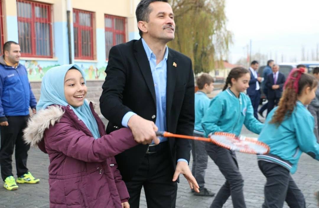 ÜSTÜN HİZMET ÖDÜLÜ ÖZMEKİK’İN OLDU