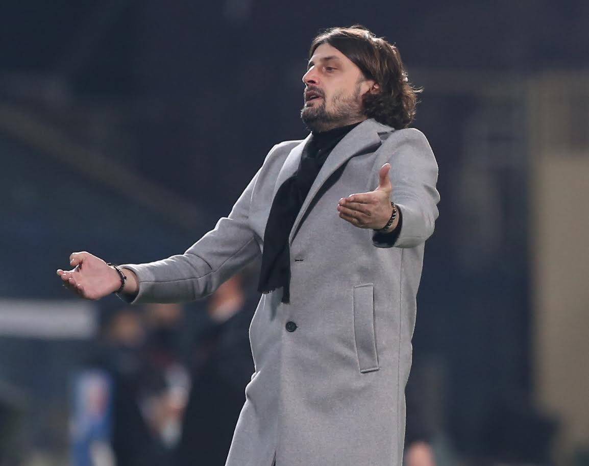 AK, FATURAYI SAVUNMAYA KESTİ