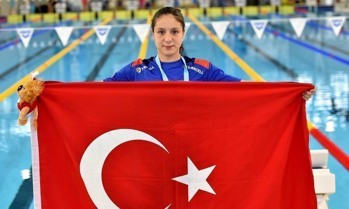  MİLLİ YÜZÜCÜ MERVE TUNCEL İÇİN TEBRİK MESAJI