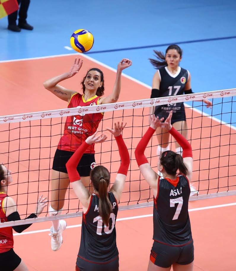 MERT GRUP SİGORTA YARI FİNALİ GARANTİLEDİ