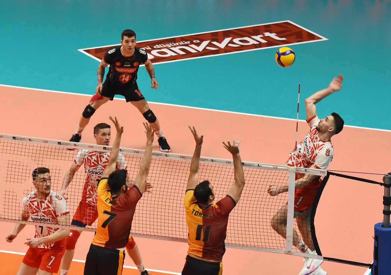 ZİRAAT’IN ZİRVE YARIŞI SÜRÜYOR