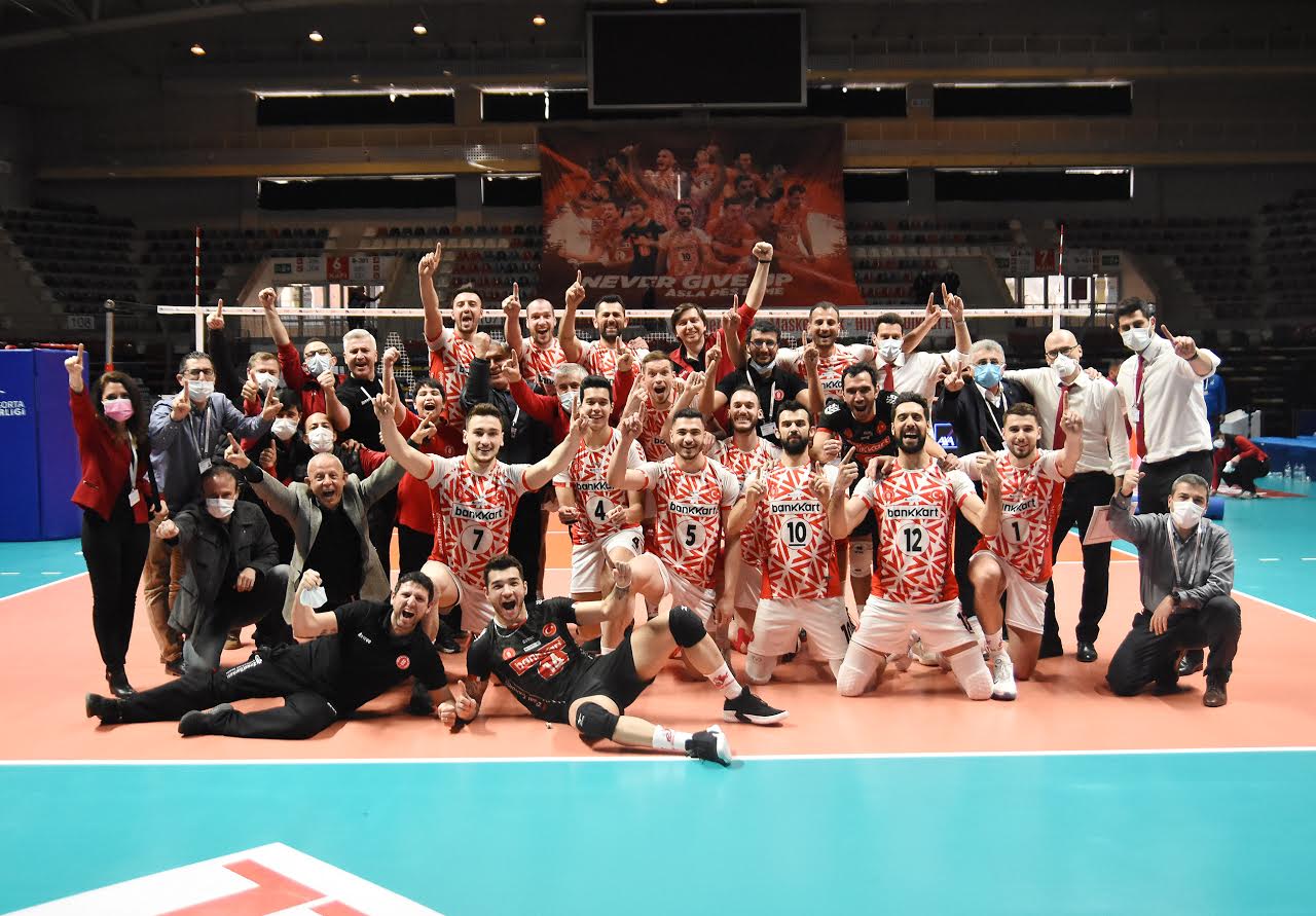 ZİRAAT CEV BİLETİNİ DİREK KAPTI