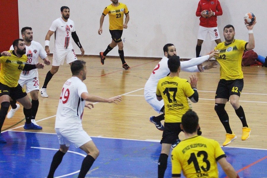 LİDER 1 PUANLA YETİNDİ