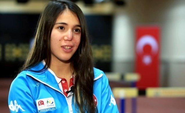 BAKAN KASAPOĞLU’NDAN İLKE ÖZYÜKSEL’E TEBRİK