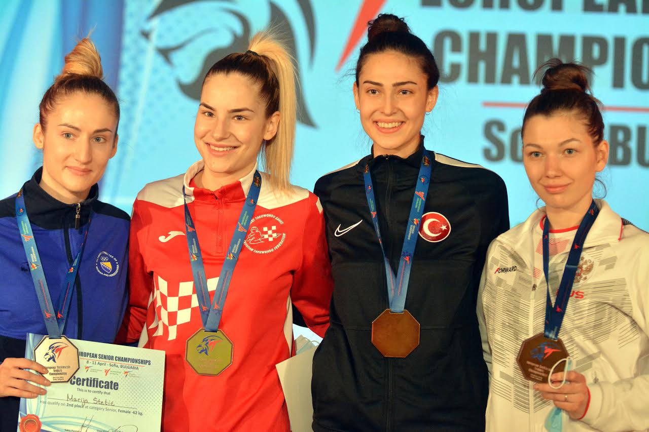 NUR VE İREM’DEN BRONZ MADALYA