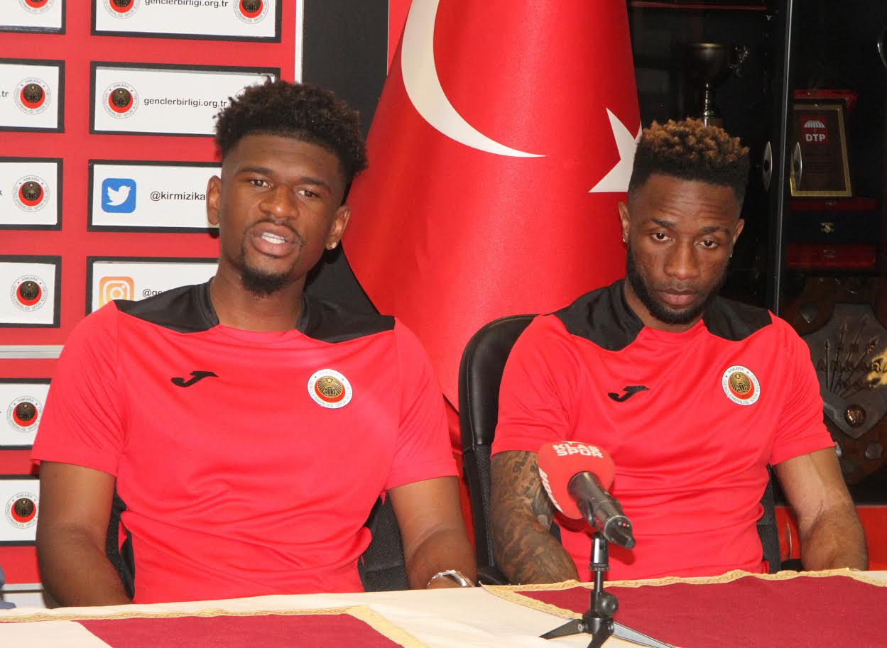 KAZENGA VE AARON İMZAYI ATTI