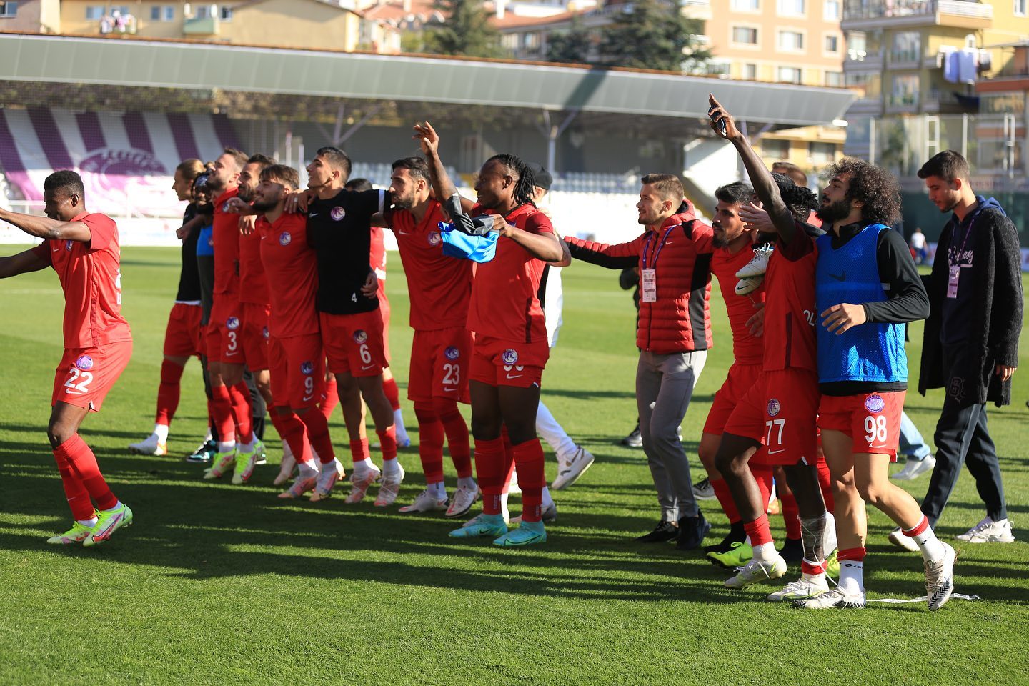 ANKARASPOR, ÜÇ PUANI ÜÇ GOLLE ALDI