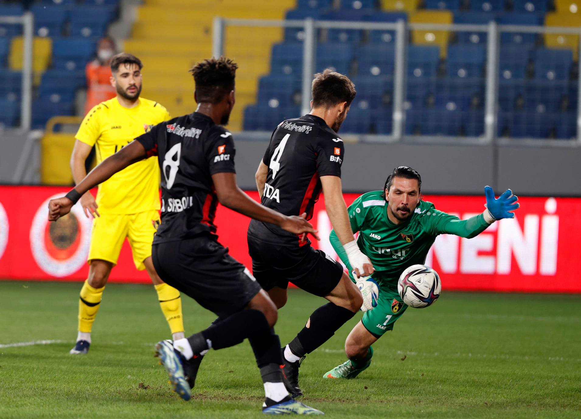 GENÇLERBİRLİĞİ KENDİ SAHASINDA MAĞLUP