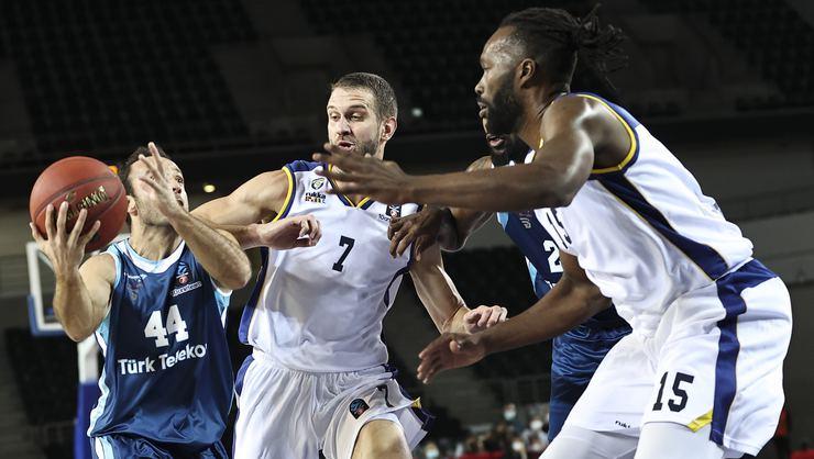 TÜRK TELEKOM, LİTVANYA EKİBİNİ MAĞLUP ETTİ