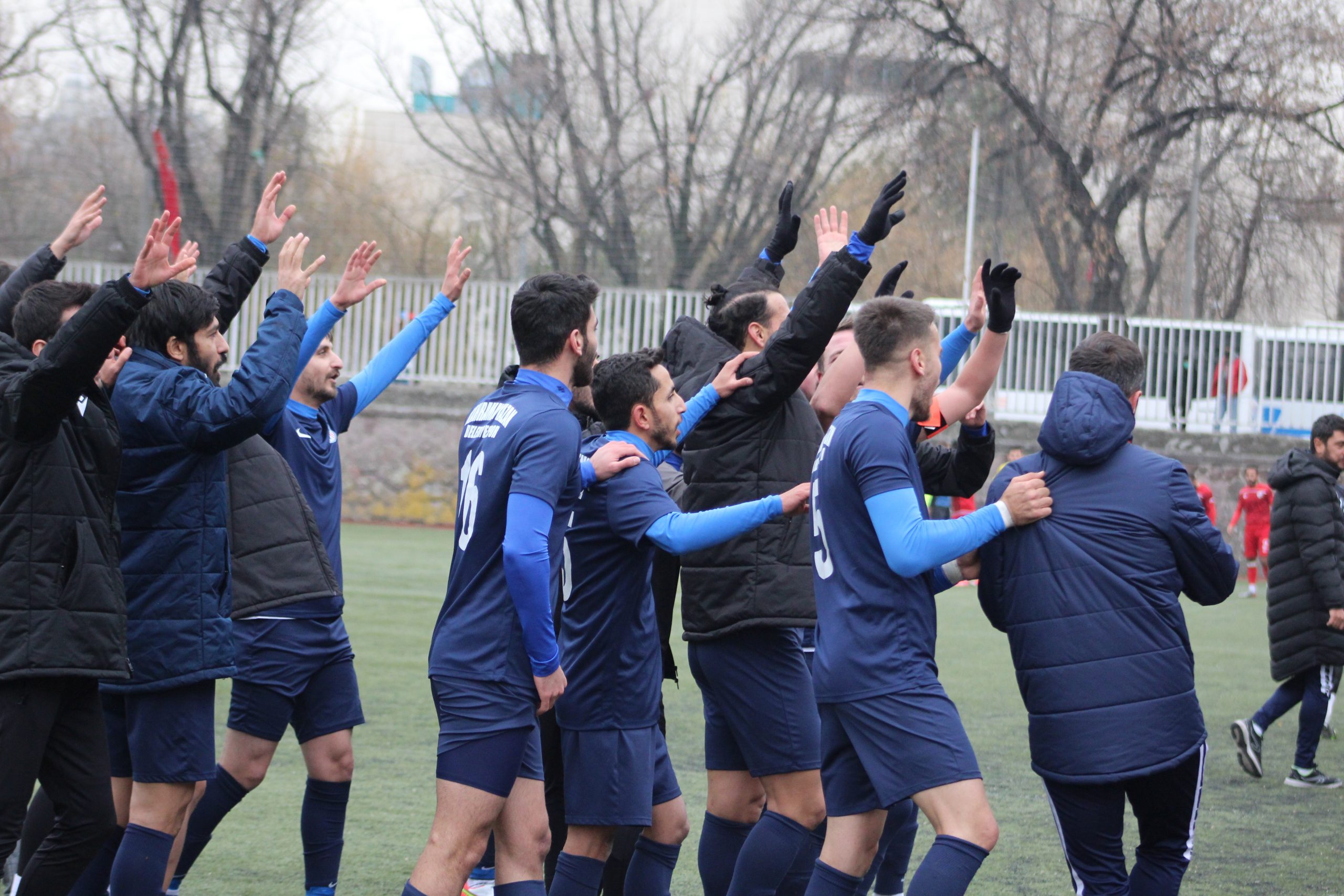 KAHRAMANKAZAN LİDERİ YENDİ